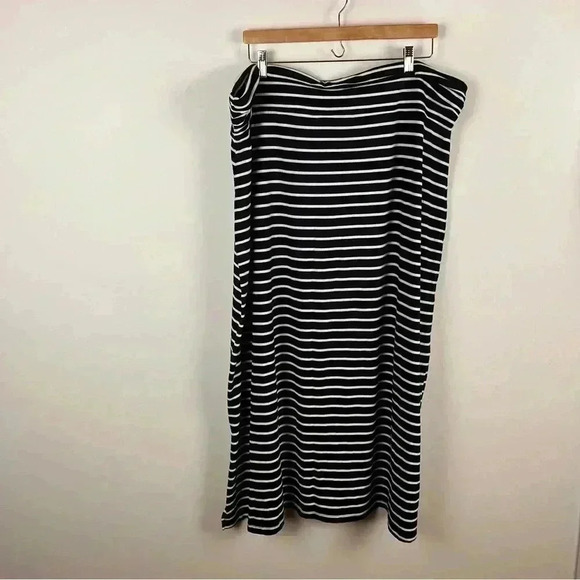 Susan Graver Weekend 2X Maxi Skirt  Black Striped Casual Resortwear Stretchy - Picture 3 of 4